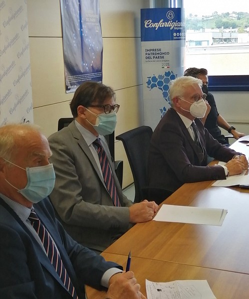 Servizi luce e gas: nelle Marche si rischia il monopolio